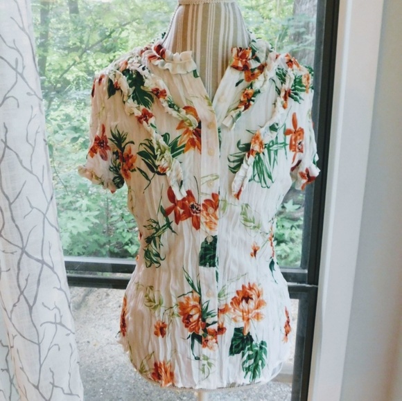 Sunny Leigh Tops - Sunny Leigh Hawaiian floral ruffle crepe top